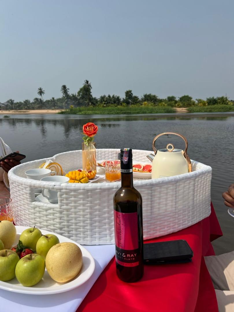 Floating breakfast on the estuary